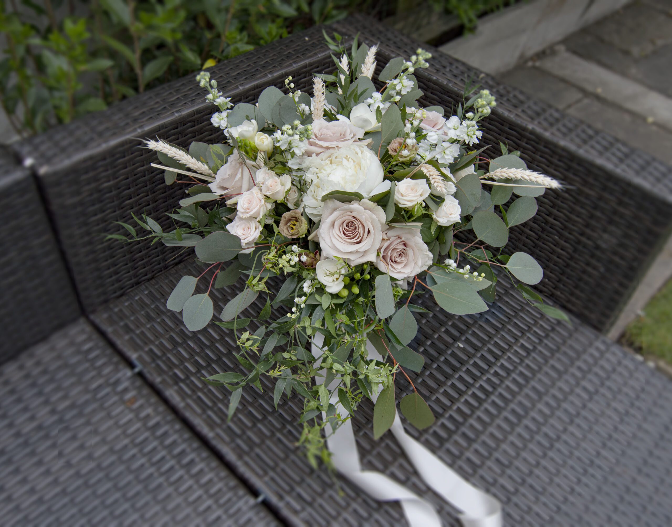 nude-and-cream-peonies-roses-bridal-bouquet--scaled Grid No Space 4 Columns