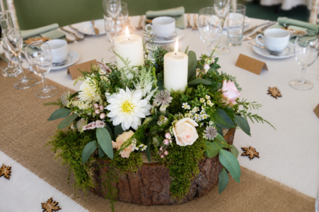 Chevin Country Park Hotel log slce flowers ideas for weddings at the chevin country park hotel wedding flwoers